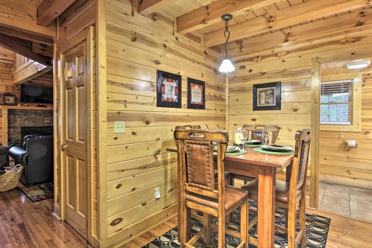 Cabin With Hot Tub About 2 Mi To Island In Pigeon Forge! Exterior photo
